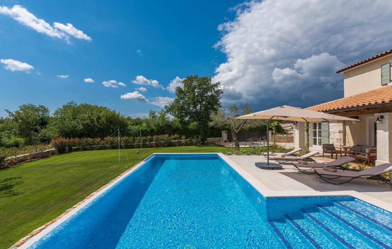Villa-Osmium Smoljanci Luaran gambar