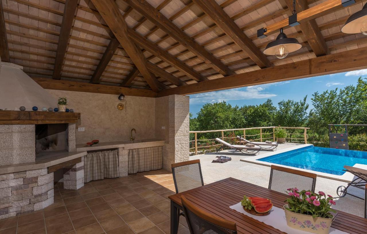 Villa-Osmium Smoljanci Luaran gambar
