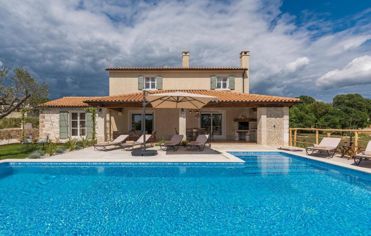 Villa-Osmium Smoljanci Luaran gambar