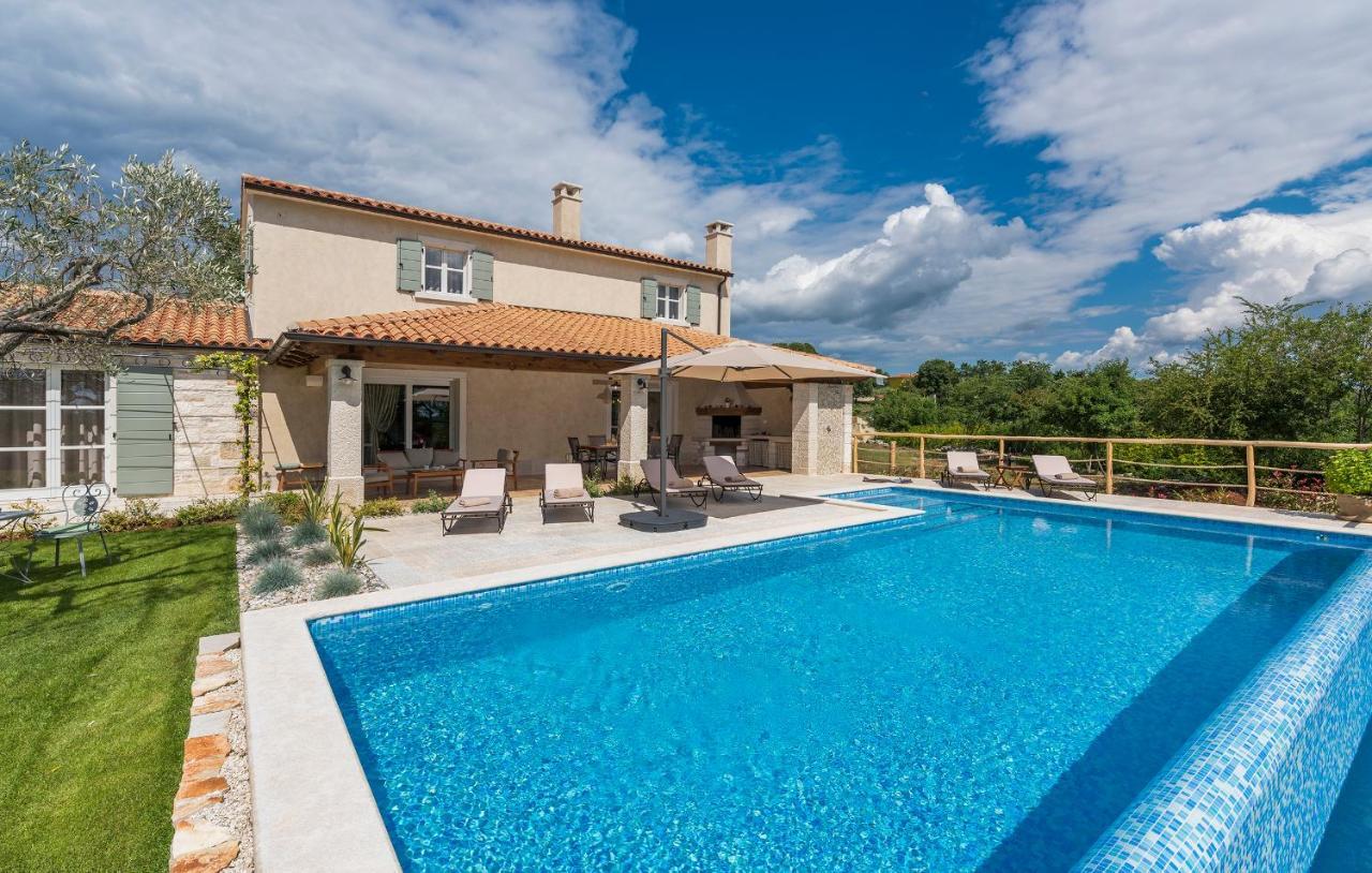 Villa-Osmium Smoljanci Luaran gambar