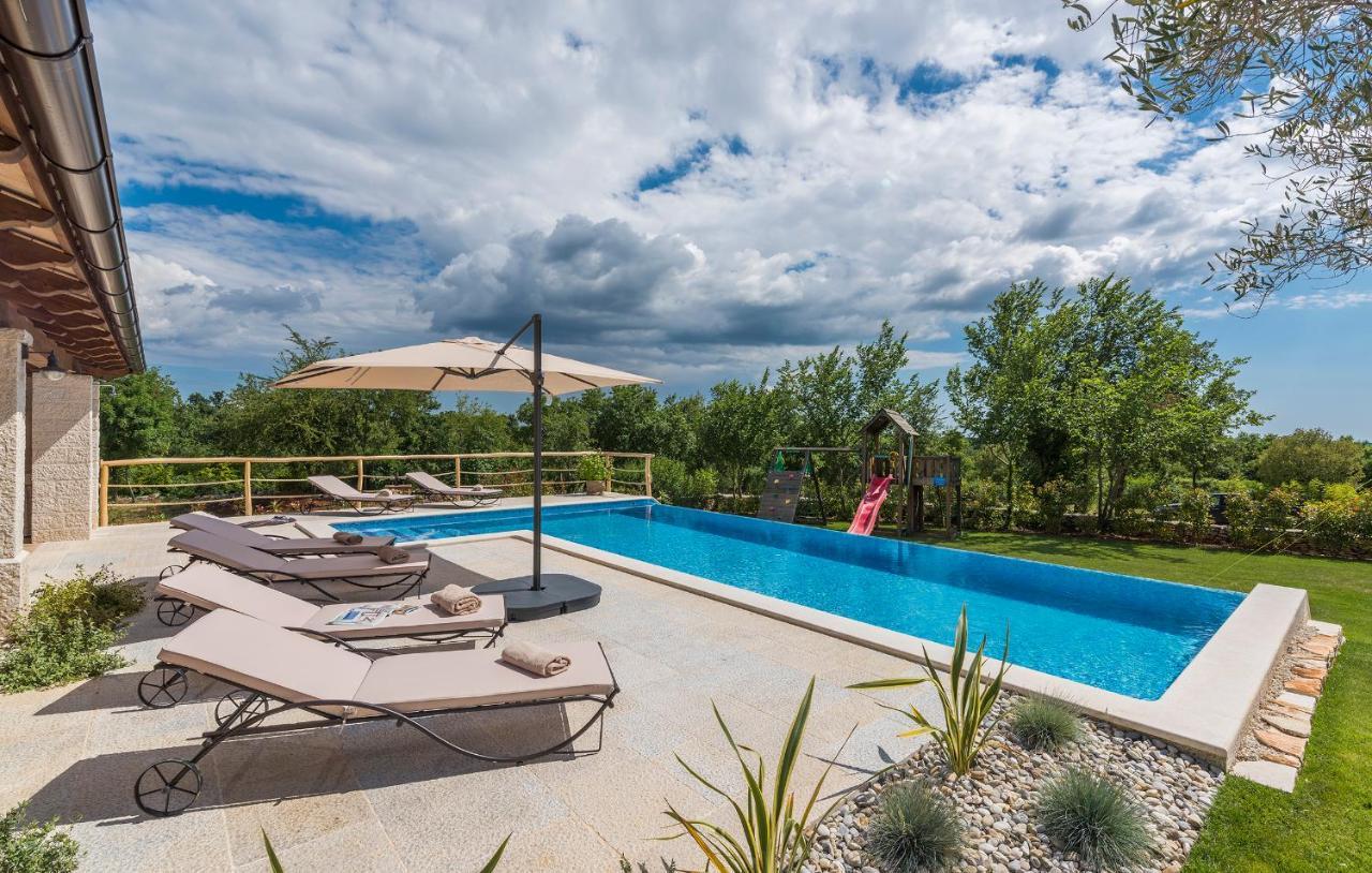 Villa-Osmium Smoljanci Luaran gambar