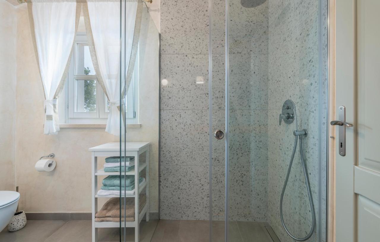 Villa-Osmium Smoljanci Luaran gambar
