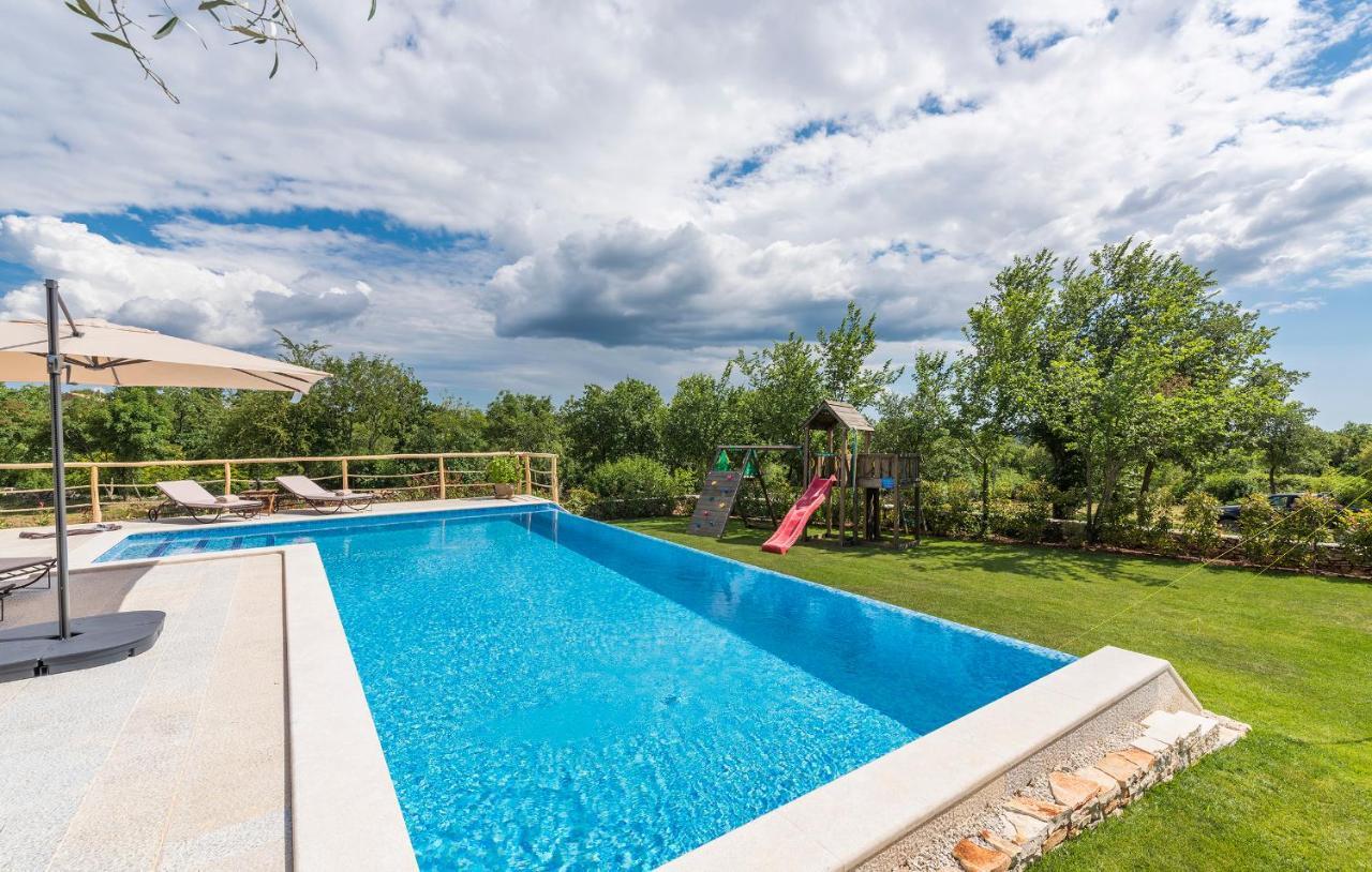 Villa-Osmium Smoljanci Luaran gambar